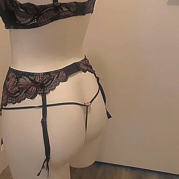 4 Pc Chantal Thomass Bra Set - Picture 5 of 15